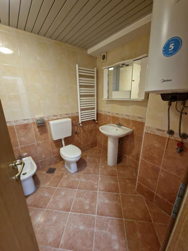 Apartament me tre dhoma gjumi të rinovuar plotësisht në Vodno - 3