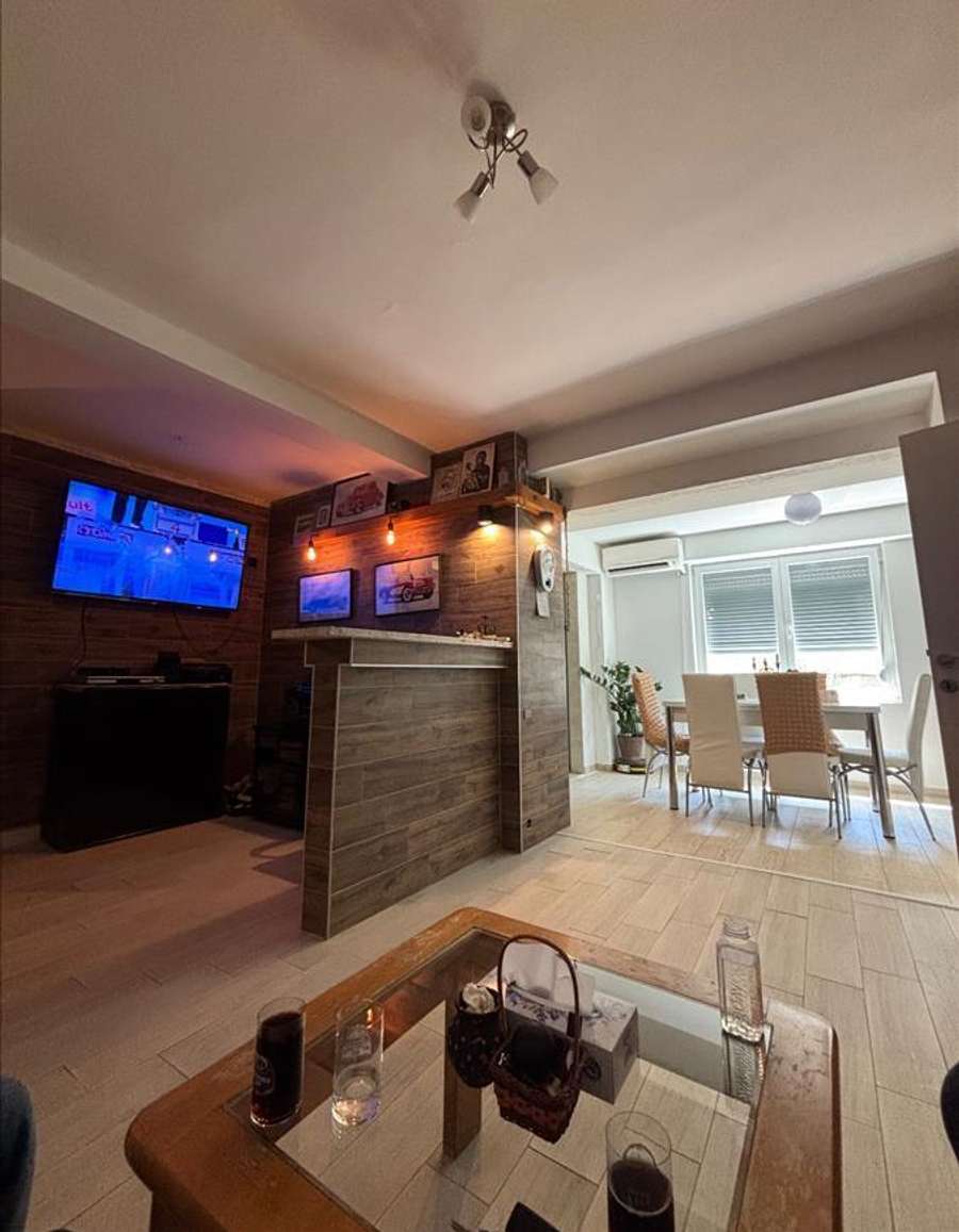 Apartament me Oborr në Avtokomanda - 1
