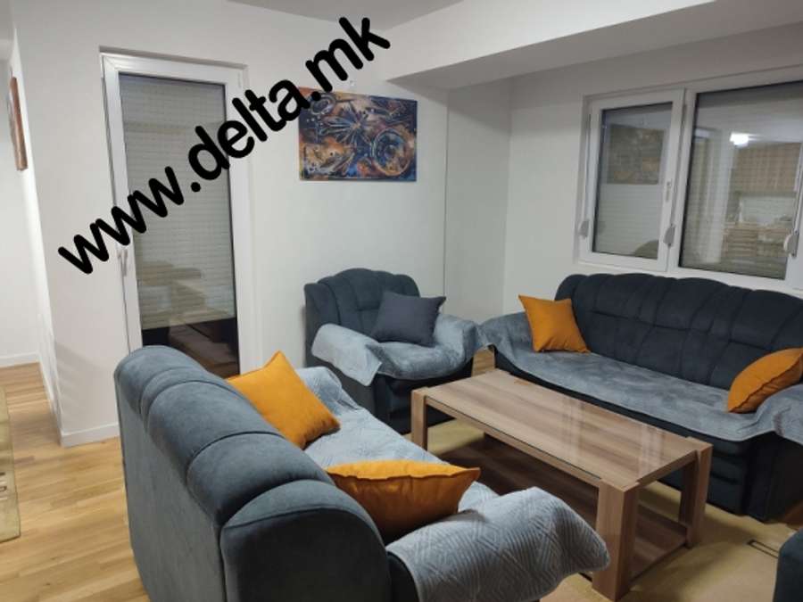 Apartament me tre dhoma në Qendër, në Bulevardin Jugor - 1