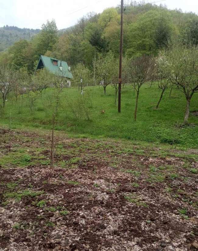викендица со огромен двор - 2