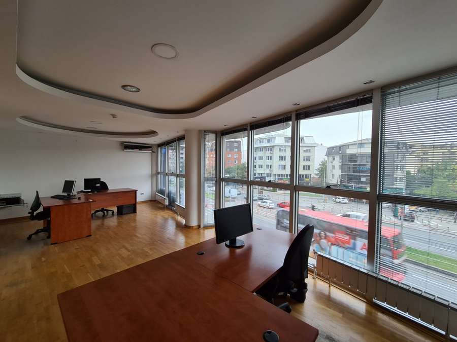 Office Space 99m2 in the Center - 1
