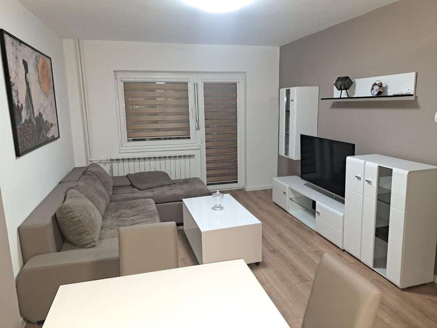Apartament në Qendër - 1