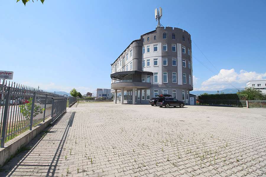Commercial property with warehouse space in Vizbegovo - 1