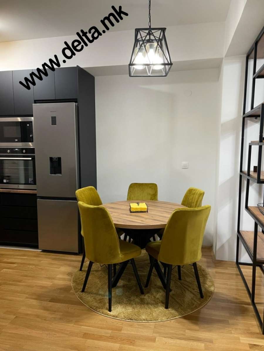 Apartament me tre dhoma gjumi të mobiluar plotësisht në Qendër - 1