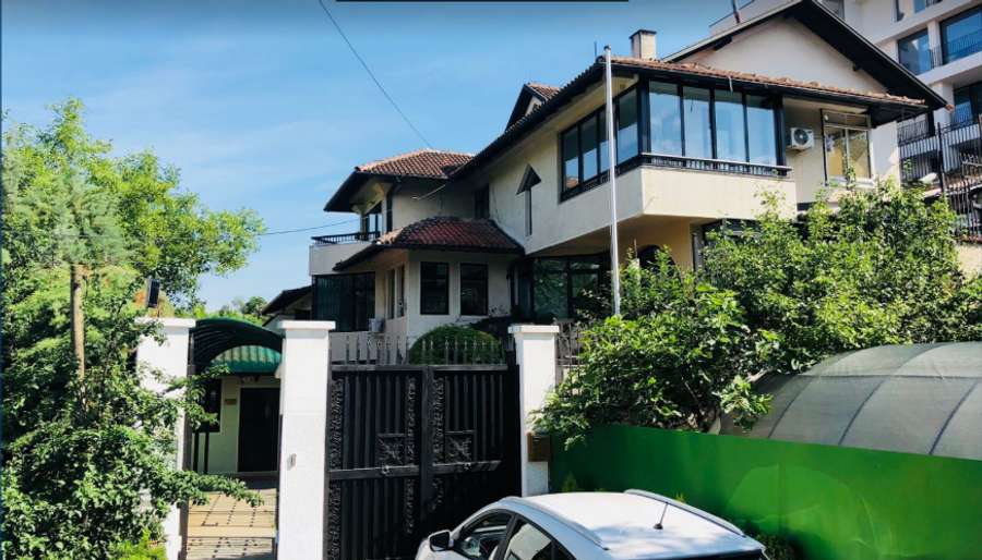 Shtëpi e Gjerë me Status Diplomatik - 1