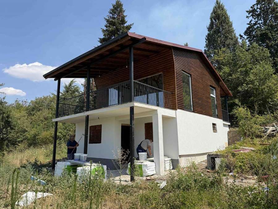 Викендица со голем плац во Катланово - 1