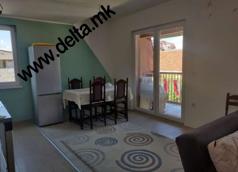 Apartament me tre dhoma në Qendër pranë Kishës Katolike - 1