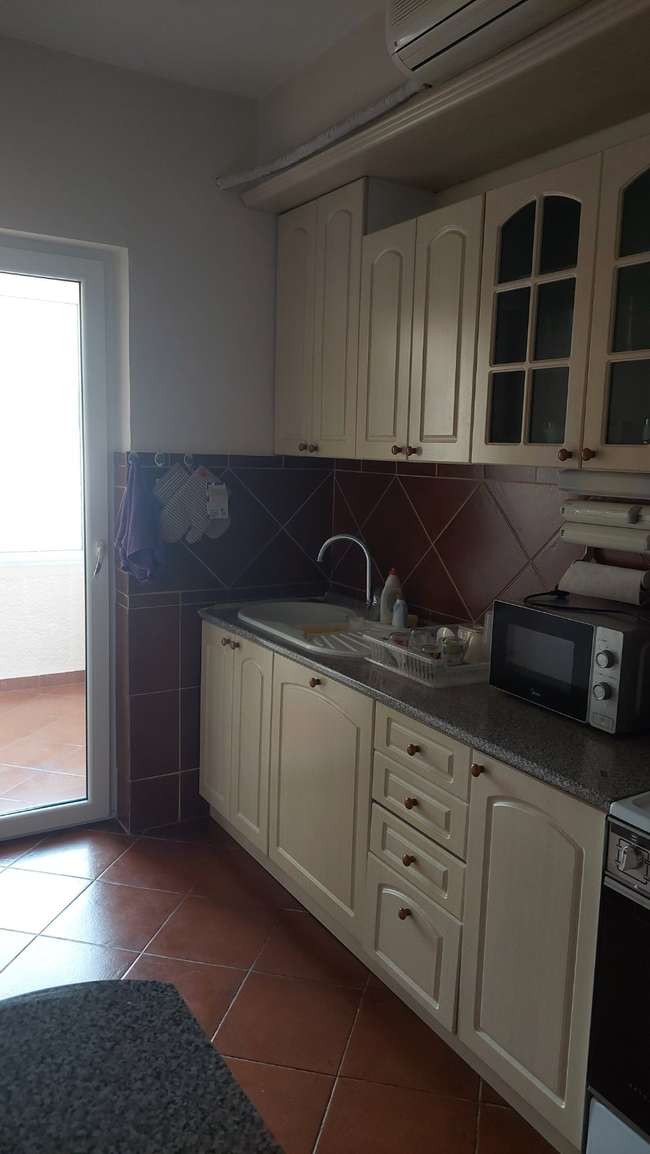 ODLICEN TROSOBEN STAN NA SUPER LOKACIJA VO CENTAR - 3