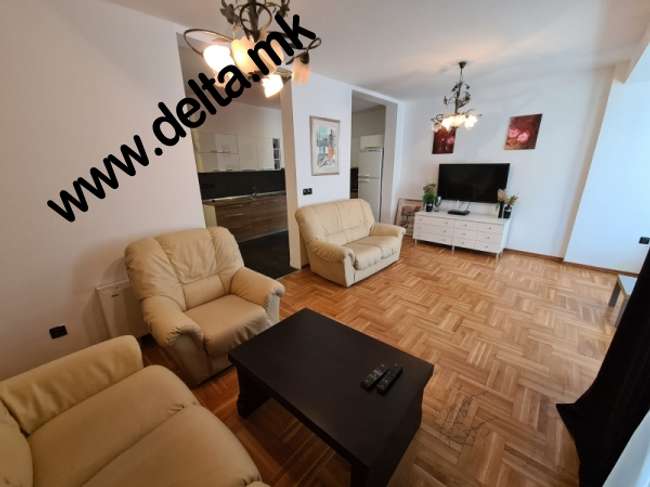 Apartament tre dhomash në qendër, i gjerë dhe luksoz - 3