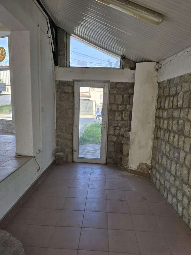 Shtëpi me hapësirë biznesi dhe oborr – Prilep - 2