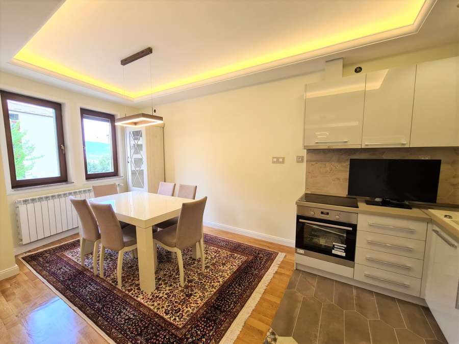 Apartament i këndshëm me oborr 100m2 - 1