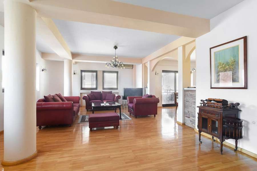 Luxury Apartment Near City Park - 1