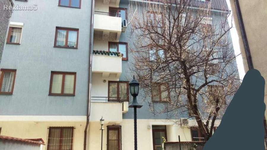Apartament në Qendër - 1