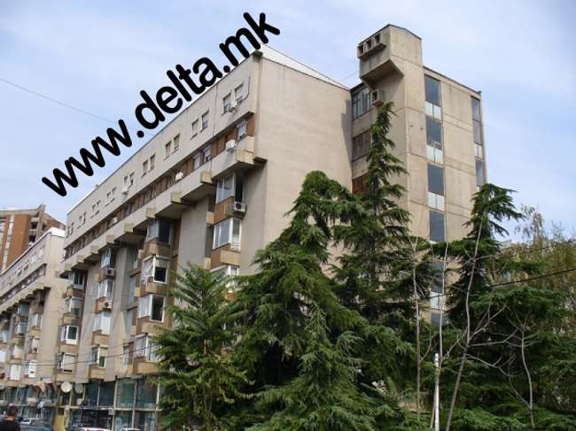 Dyqan në Qendër, Muri i Qytetit - 2