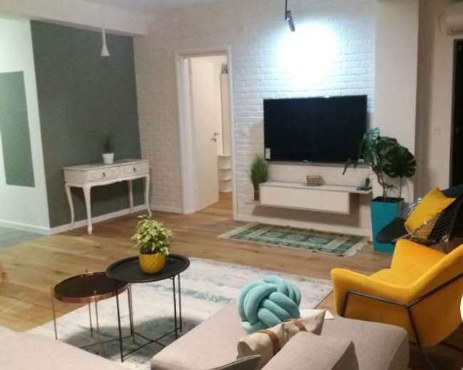 Apartament dy dhomash për qira në Qendër - 2