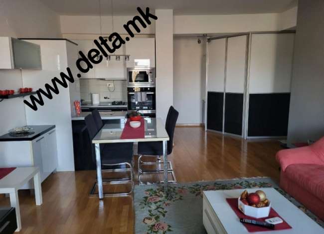 Apartament me tre dhoma gjumi i mobiluar plotësisht në Qendër - 2