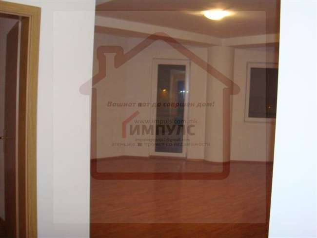APARTAMENT I PAKTË KATËR DHOMASH PËR QËLLIME TË BIZNESIT NË BULEVARDIN JUGOR - 2