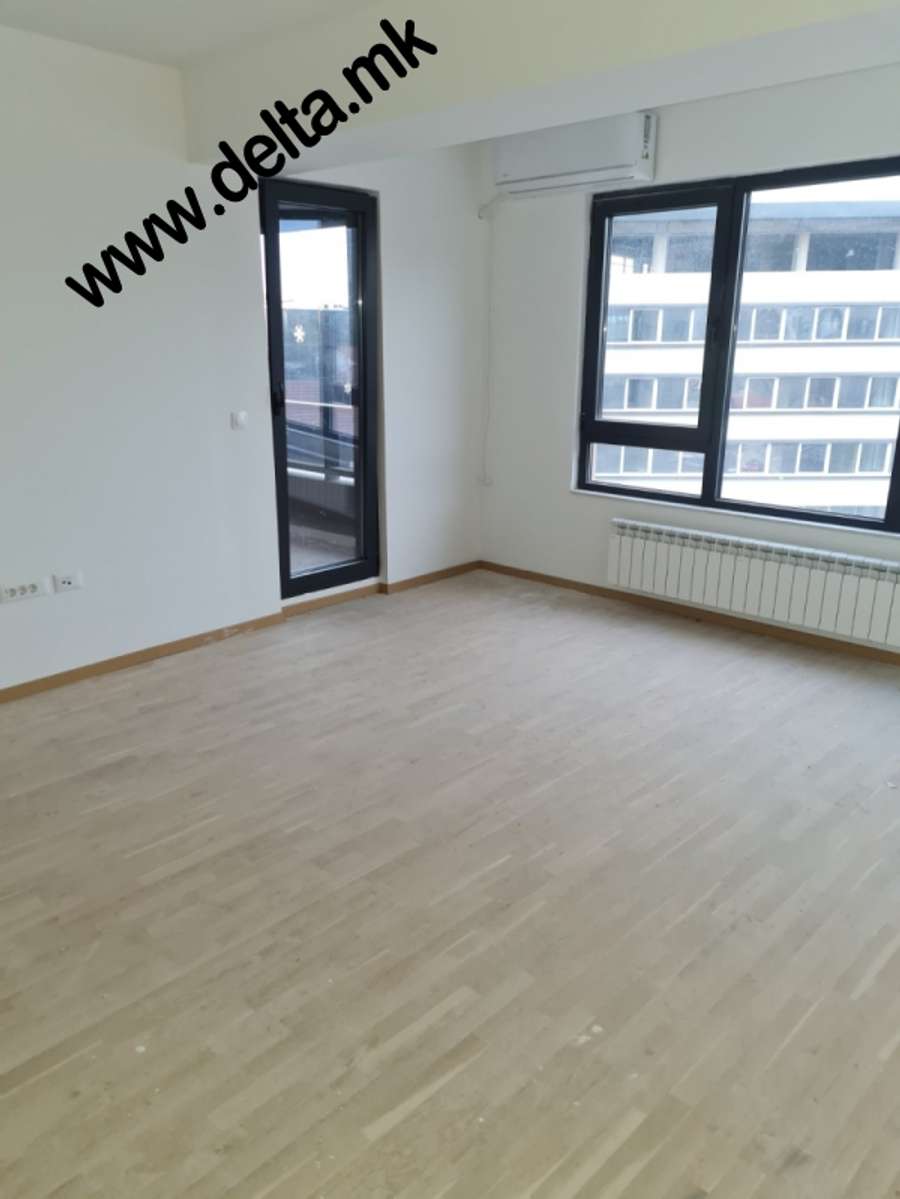 Apartament katër dhoma për qira në Qendër - 1