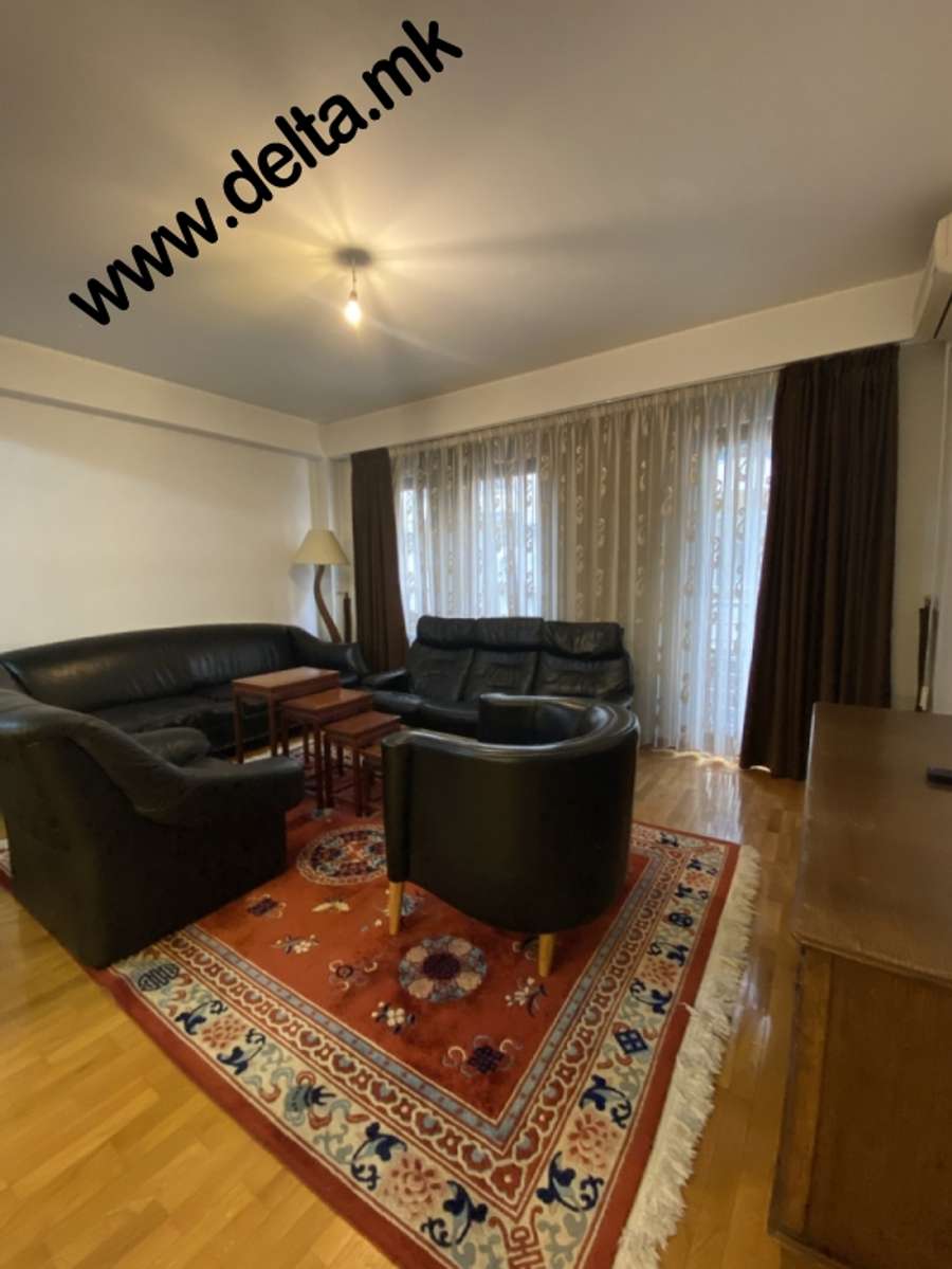 Apartament me tre dhoma gjumi në Qendër - 1