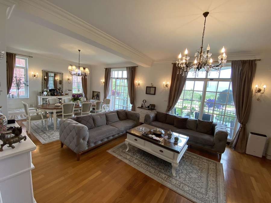 Luxury Apartment in Verina - 1