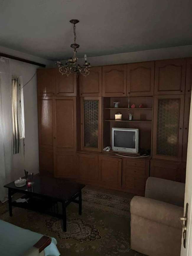 Apartament me oborr dhe hyrje private në shtëpi - 2