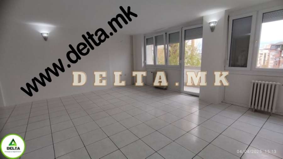Jepet me qira apartament bosh tre dhomësh në Qendër - 1