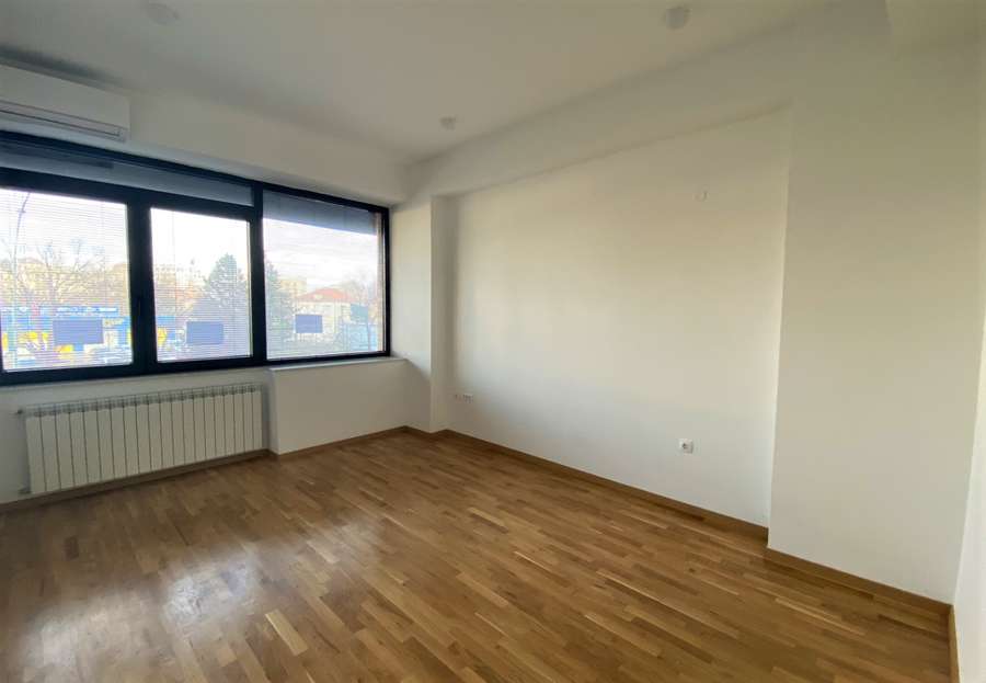 Apartament në Qendër i Përshtatshëm për Zyrë - 1