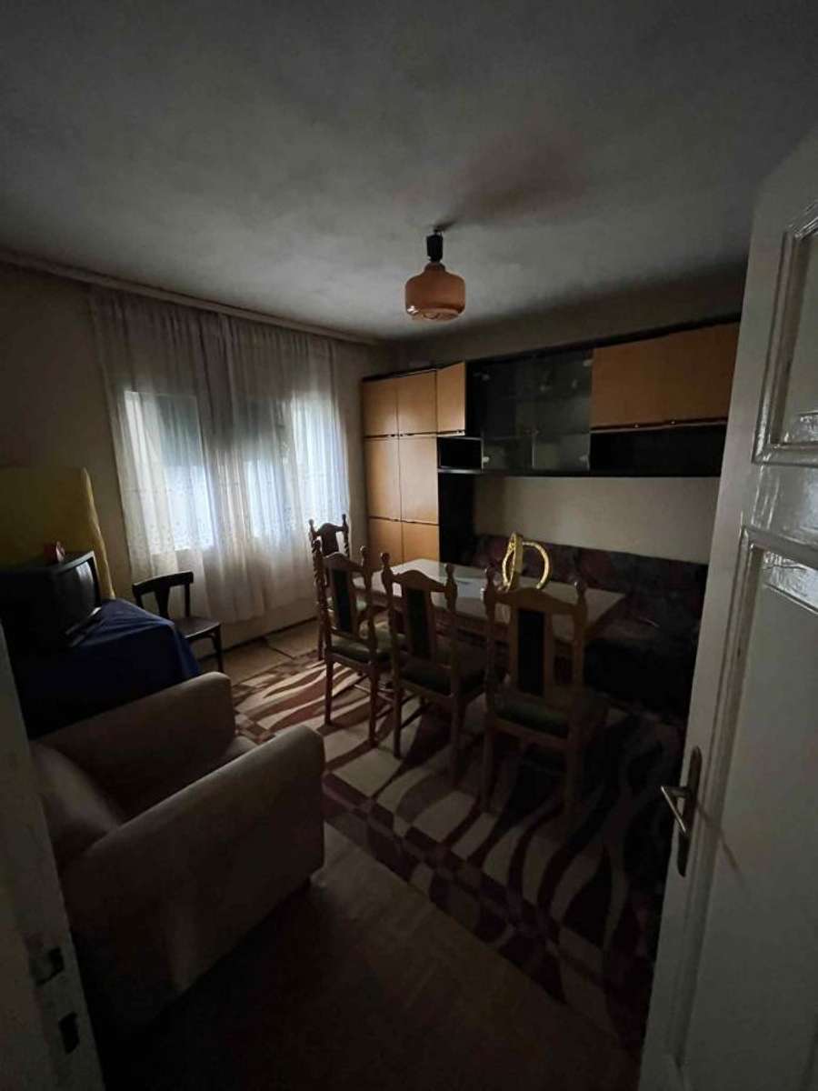 Apartament me oborr dhe hyrje private në shtëpi - 1