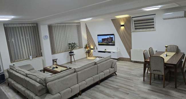 Large House with Yard in Chento - 3