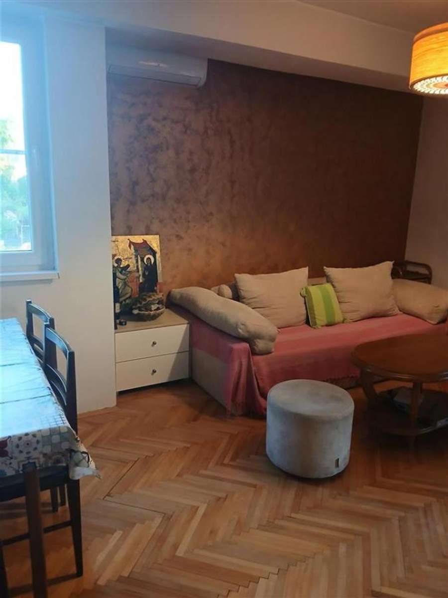 Apartament i rinovuar në katin e parë në Gjorçe - 1