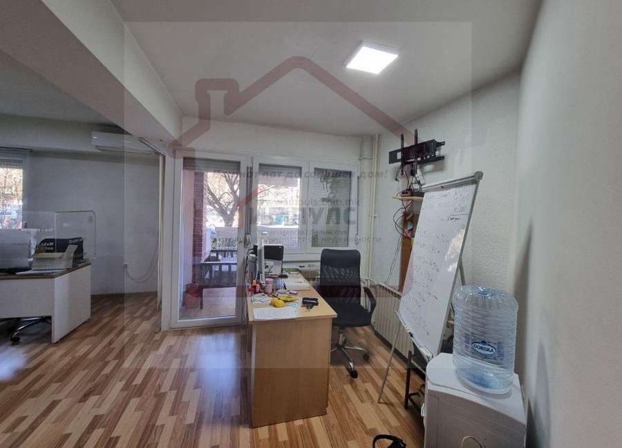 Apartament i zbrazët për qëllime biznesi në qira në Kapistec - 1