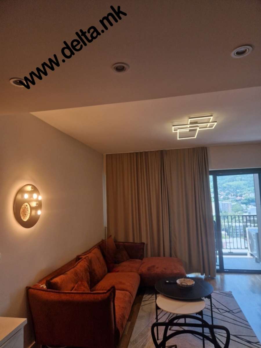Jepet me qira apartament tre dhomash në qendër, i mobiluar - 1