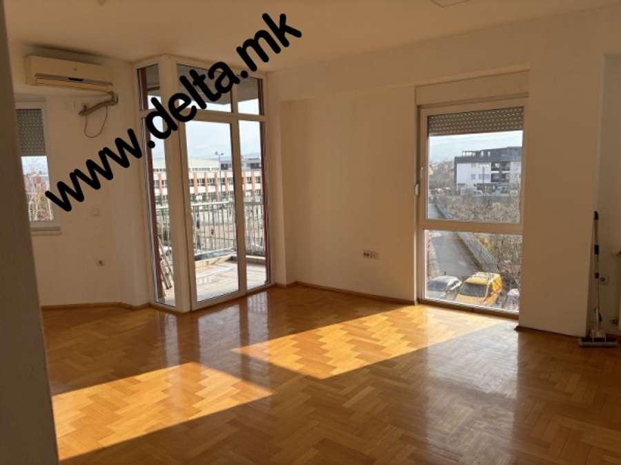 Apartament i zbrazët me katër dhoma në Aerodrom - 1