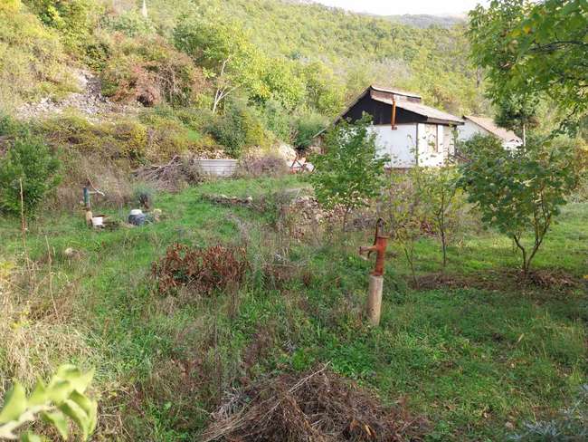 Parcelë me Shtëpizë mbi fshatin Peştan - 2