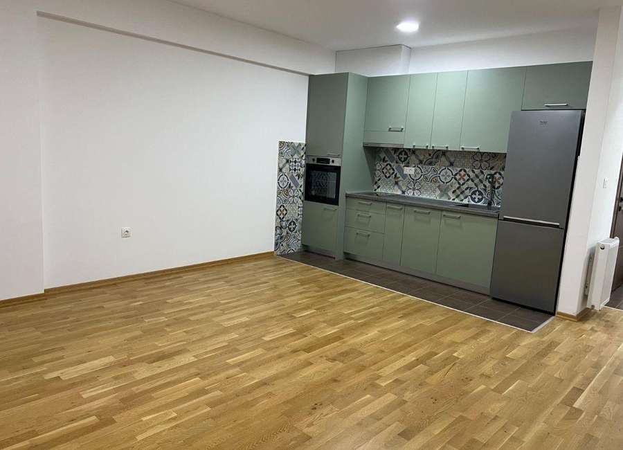 Apartament bosh për qira në Qendër - 1