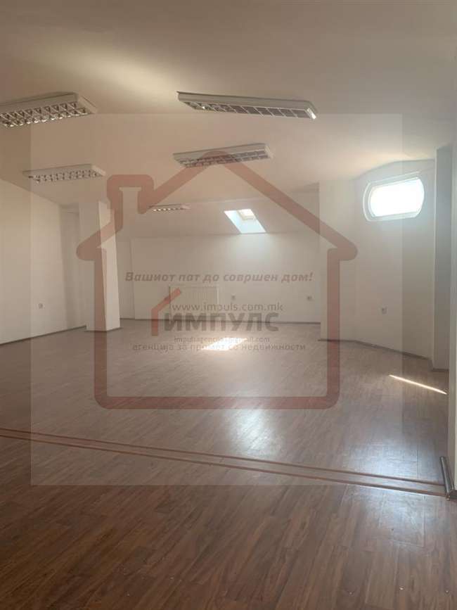 Hapësirë tregtare për qira në Qendër image