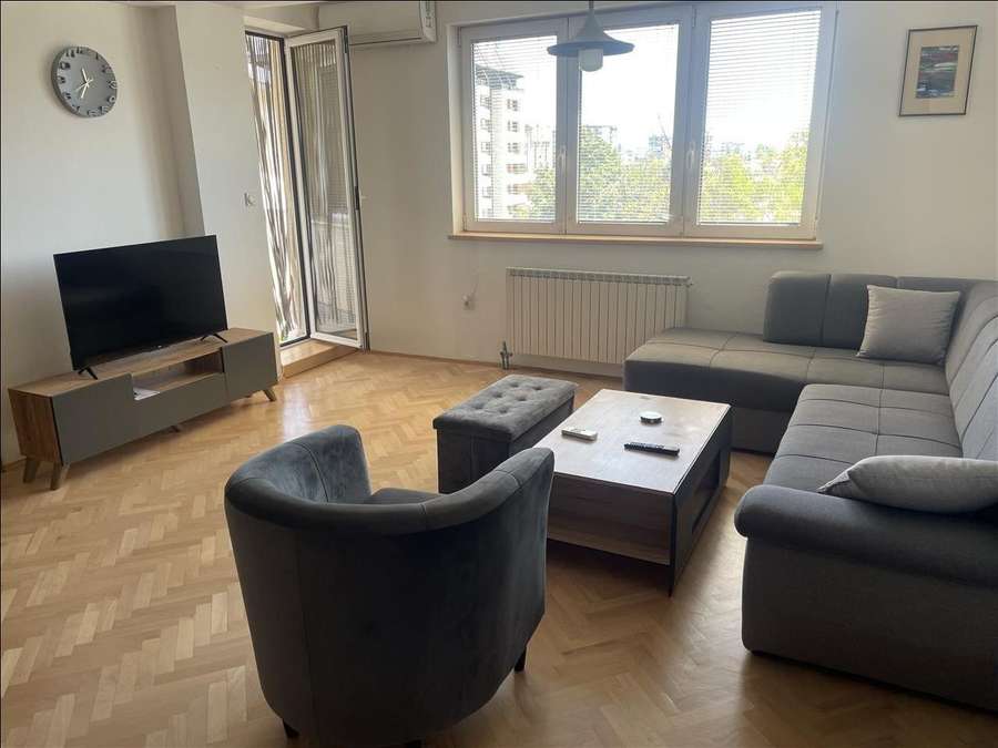 Three-bedroom apartment in Taftalidze 1, near the market - 1