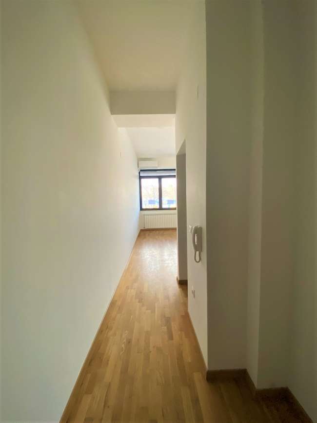 Apartament në Qendër i Përshtatshëm për Zyrë - 2